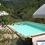 In With Pool קורטונה
