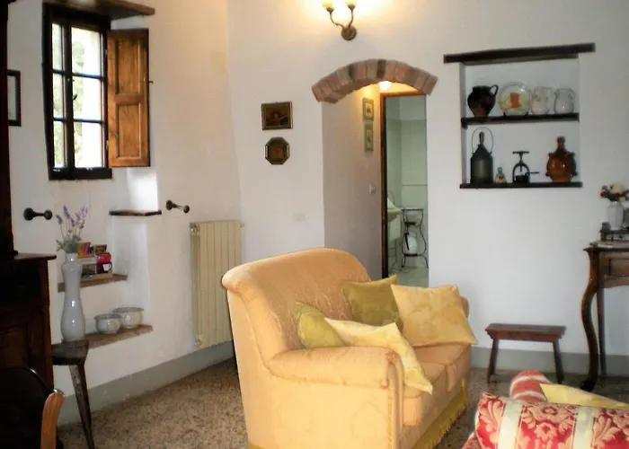 In With Pool Cortona