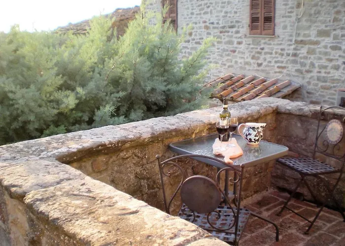 In With Pool Cortona